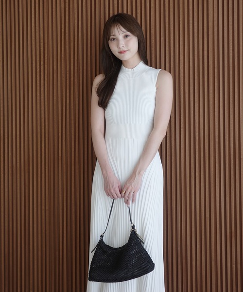 EIMY ISTOIRE(エイミーイストワール)の「BACK RIBBON KNIT DRESS(ワンピース・レディース・ホワイト/ブラック/ライトピンク・38/36/34)」の21枚目の写真