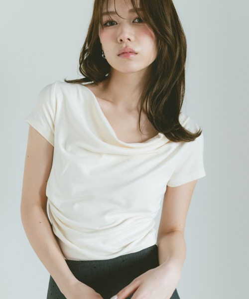 VANNIE U(ヴァニーユー)の「フィットドレープカットソー(Tシャツ/カットソー・レディース・ブラック/アイボリー/ライトブルー・FREE)」の8枚目の写真