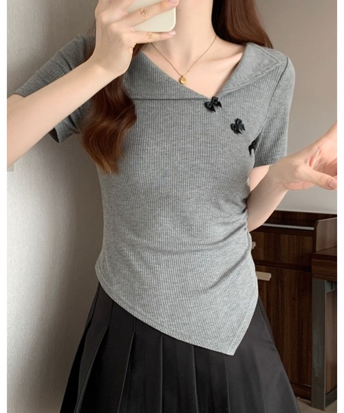 CHEER(チアー)の「イレギュラーヘム スリットネックリボン 細見えリブトップス(Tシャツ/カットソー・レディース・グレー・FREE)」の1枚目の写真