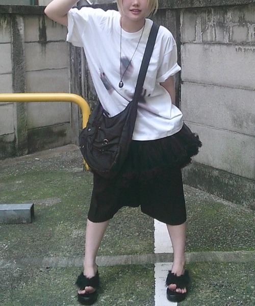 Never mind the XU / Chikashitsu+(ネバーマインド ザ エックスユー / チカシツプラス)の「【Nerd out XU】volume frill skirt / 【ナードアウトエックスユー】ボリュームフリルスカート<着用動画あり>(スカート・レディース・ホワイト/グレー/ブラック・ONE SIZE)」の4枚目の写真