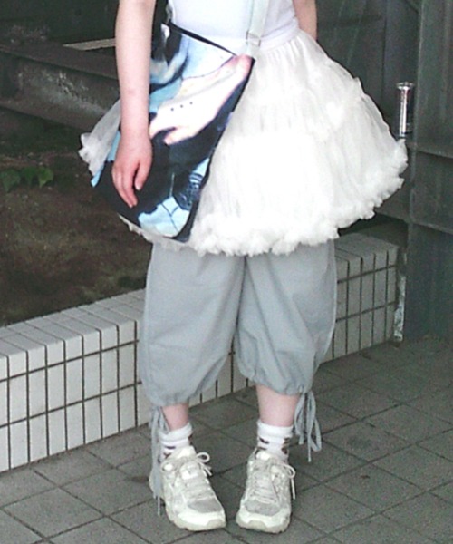 Never mind the XU / Chikashitsu+(ネバーマインド ザ エックスユー / チカシツプラス)の「【Nerd out XU】volume frill skirt / 【ナードアウトエックスユー】ボリュームフリルスカート<着用動画あり>(スカート・レディース・ホワイト/グレー/ブラック・ONE SIZE)」の16枚目の写真