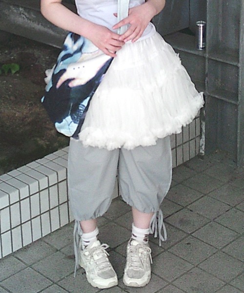 Never mind the XU / Chikashitsu+(ネバーマインド ザ エックスユー / チカシツプラス)の「【Nerd out XU】volume frill skirt / 【ナードアウトエックスユー】ボリュームフリルスカート<着用動画あり>(スカート・レディース・ホワイト/グレー/ブラック・ONE SIZE)」の15枚目の写真