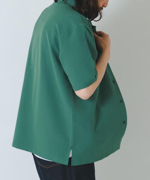 ITEMS URBANRESEARCH(アイテムズ アーバンリサーチ)の「冷感+速乾 TRストレッチ 半袖シャツ(シャツ/ブラウス・メンズ・チャコールグレー/ブルー/グリーン/ベージュ・LARGE/MEDIUM)」の6枚目の写真