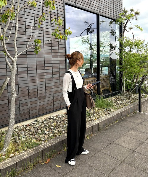 ISOOK(アイスー)の「ダブルストラップサロペット(chiica original)/ サスペンダーパンツ きれいめ オーバーオール デザインパンツ ワイドパンツ タックパンツ 黒 ベージュ(サロペット/オーバーオール・レディース・ベージュ/ブラック・FREE)」の16枚目の写真