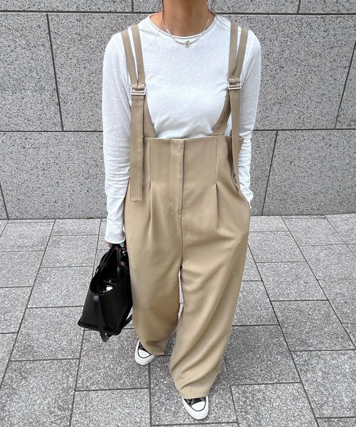 ISOOK(アイスー)の「ダブルストラップサロペット(chiica original)/ サスペンダーパンツ きれいめ オーバーオール デザインパンツ ワイドパンツ タックパンツ 黒 ベージュ(サロペット/オーバーオール・レディース・ベージュ/ブラック・FREE)」の15枚目の写真