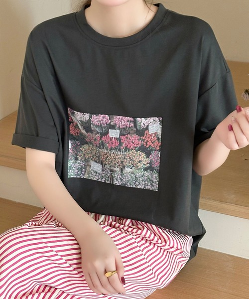 DAY CLOSET（デイ クローゼット）の「半袖 ラウンドネック アソート フォトプリント グラフィック Tシャツ レディース（Tシャツ/カットソー・レディース・ホワイト/ブラック/チャコールグレー・L/M）」の3枚目の写真