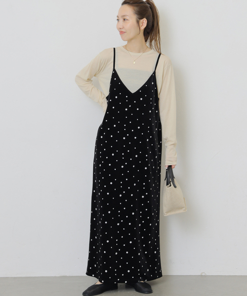 JOURNAL STANDARD relume(ジャーナルスタンダード レリューム)の「《WEB限定》小花刺繍ベロアキャミワンピース(ワンピース・レディース・ブラック・FREE)」の1枚目の写真