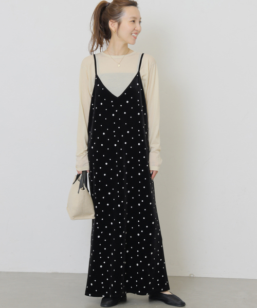 JOURNAL STANDARD relume(ジャーナルスタンダード レリューム)の「《WEB限定》小花刺繍ベロアキャミワンピース(ワンピース・レディース・ブラック・FREE)」の2枚目の写真