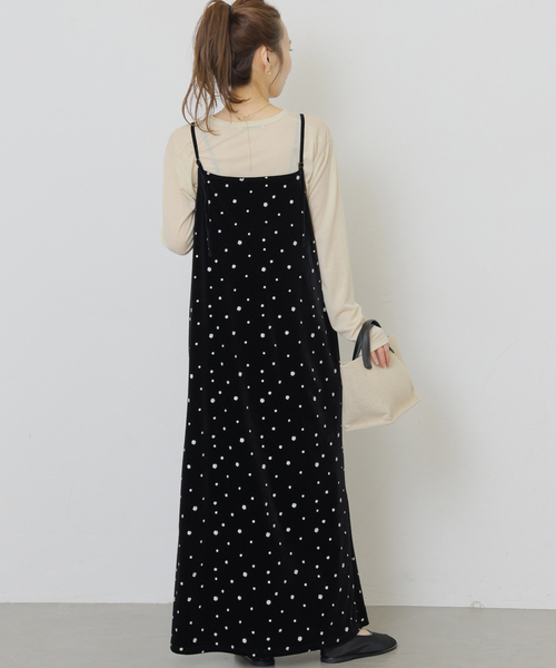 JOURNAL STANDARD relume(ジャーナルスタンダード レリューム)の「《WEB限定》小花刺繍ベロアキャミワンピース(ワンピース・レディース・ブラック・FREE)」の4枚目の写真