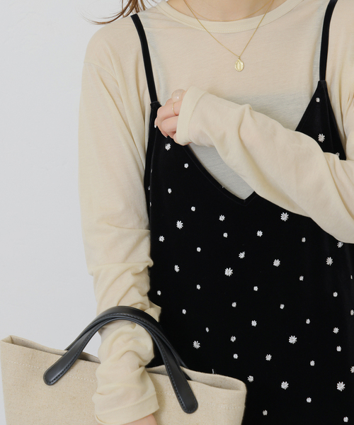 JOURNAL STANDARD relume(ジャーナルスタンダード レリューム)の「《WEB限定》小花刺繍ベロアキャミワンピース(ワンピース・レディース・ブラック・FREE)」の5枚目の写真