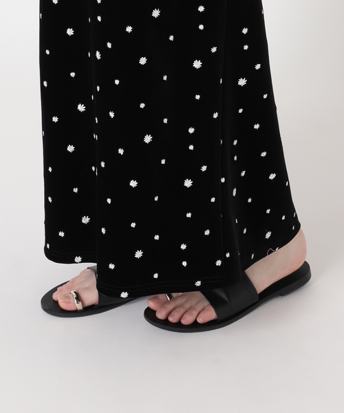 JOURNAL STANDARD relume(ジャーナルスタンダード レリューム)の「《WEB限定》小花刺繍ベロアキャミワンピース(ワンピース・レディース・ブラック・FREE)」の14枚目の写真