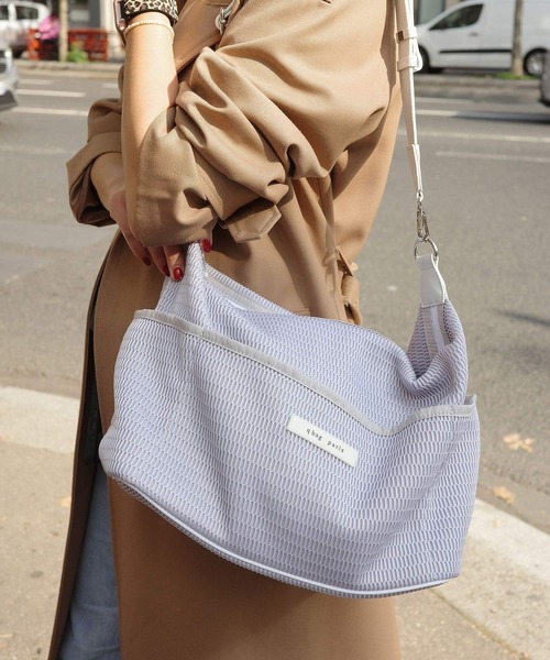 q bag paris(キューバッグパリ)の「nest trois ネスト トロワ ショルダーバッグ(ショルダーバッグ・レディース・ライトグレー/ブラック/ライトベージュ・FREE)」の2枚目の写真