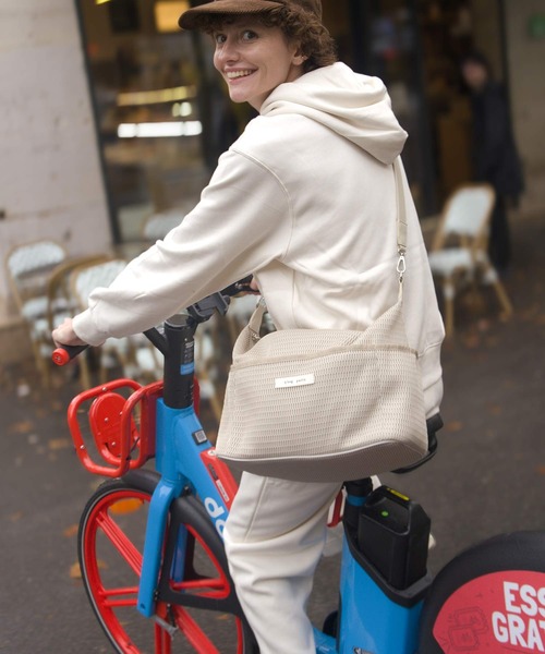 q bag paris(キューバッグパリ)の「nest trois ネスト トロワ ショルダーバッグ(ショルダーバッグ・レディース・ライトグレー/ブラック/ライトベージュ・FREE)」の12枚目の写真