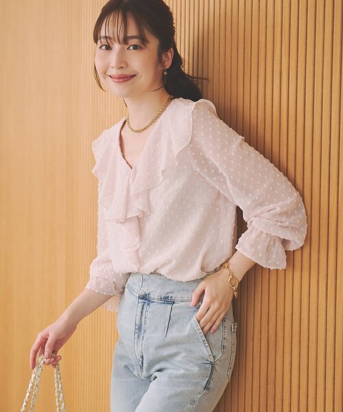 La boutique BonBon(ラブティックボンボン)の「【着映え◎】カットドビーラッフルブラウス(シャツ/ブラウス・レディース・ホワイト/ピンク/バイオレット・FREE)」の13枚目の写真