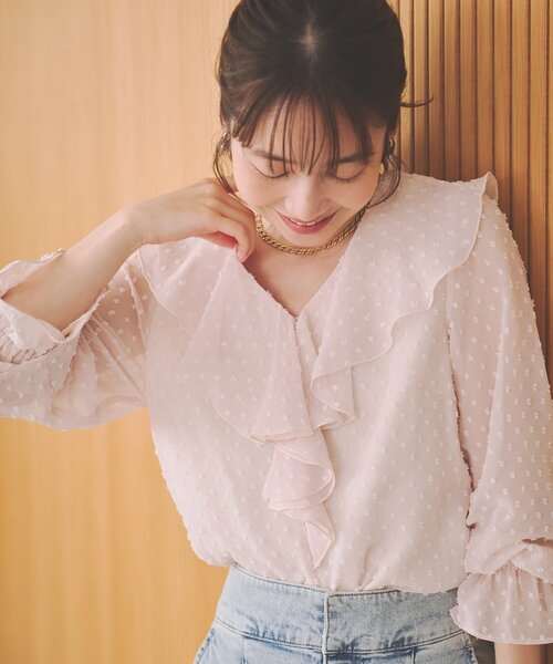 La boutique BonBon(ラブティックボンボン)の「【着映え◎】カットドビーラッフルブラウス(シャツ/ブラウス・レディース・ホワイト/ピンク/バイオレット・FREE)」の5枚目の写真