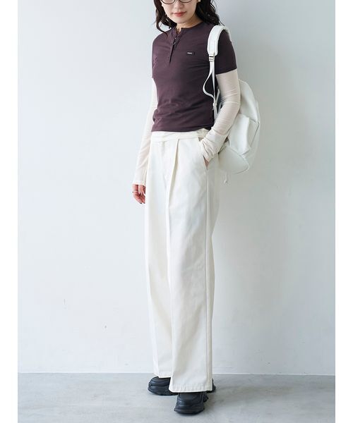 emmi(エミ)の「【Dickies(R)×emmi】タックワイドパンツ(その他パンツ・レディース・ブラウン/アイボリー/カーキ・0/1)」の1枚目の写真