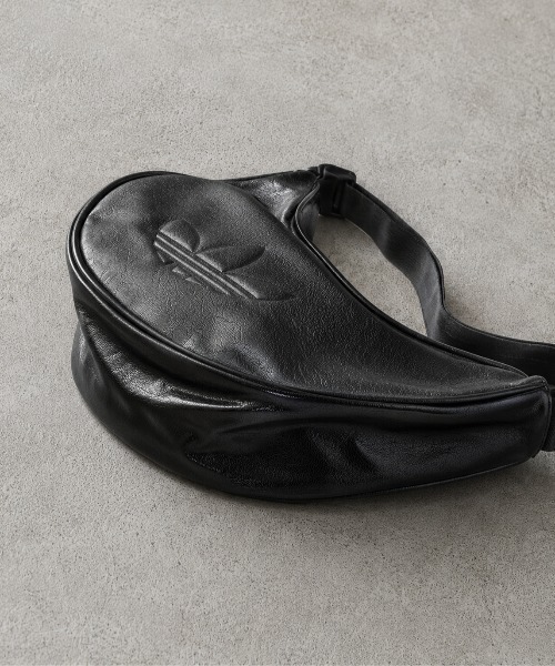 adidas(アディダス)の「【adidas/アディダス】合皮ハーフムーンバッグ(ショルダーバッグ・レディース・ブラック・ONESIZE)」の3枚目の写真