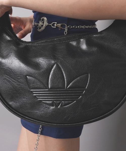 adidas(アディダス)の「【adidas/アディダス】合皮ハーフムーンバッグ(ショルダーバッグ・レディース・ブラック・ONESIZE)」の6枚目の写真
