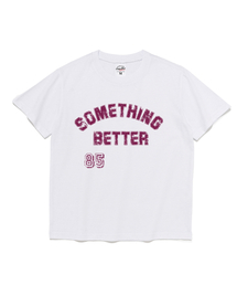 サムシングベター 85 グラフィック ウィメンズ 半袖Tシャツ (ホワイト)