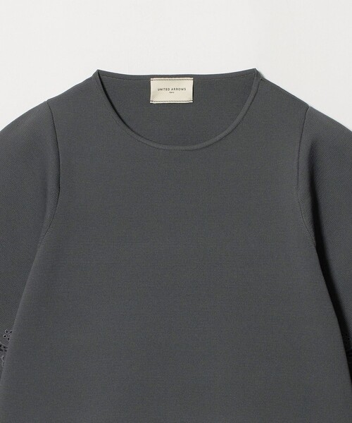 UNITED ARROWS(ユナイテッドアローズ)の「カットワーク スカラップ プルオーバー ニット ‐ウォッシャブル‐(ニット/セーター・レディース・ブラック/ベージュ/ダークグレー・FREE)」の19枚目の写真