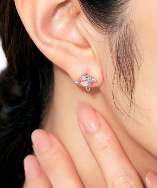 Jewel closet by L&Co.(ジュエルクローゼットバイエルアンドコー)の「K10 ホワイトゴールド マンタ ピアス(ピアス(両耳用)・レディース・ホワイトゴールド・FREE)」の6枚目の写真