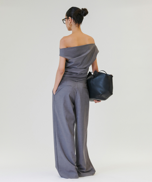 PROJECT WAVE(プロジェクトウェーブ)の「Mare Pintuck Slacks - 2 color(スラックス・レディース・ライトグレー/ブラック・SMALL/MEDIUM/LARGE)」の4枚目の写真