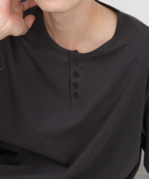 CIYOT(シヨウト)の「【CIYOT】レギュラーフィット ベーシック ヘンリーネック 長袖Tシャツ<UVカット>(Tシャツ/カットソー・メンズ・ダークグレー/レッド/モスグリーン/ライトグレー系/ブラウン/ブラック/ブルー系・M/S/L)」の21枚目の写真