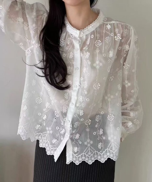 FAVORITO(ファヴォリート)の「刺繍スタンドカラーブラウス(シャツ/ブラウス・レディース・ベージュ/ホワイト・F)」の1枚目の写真