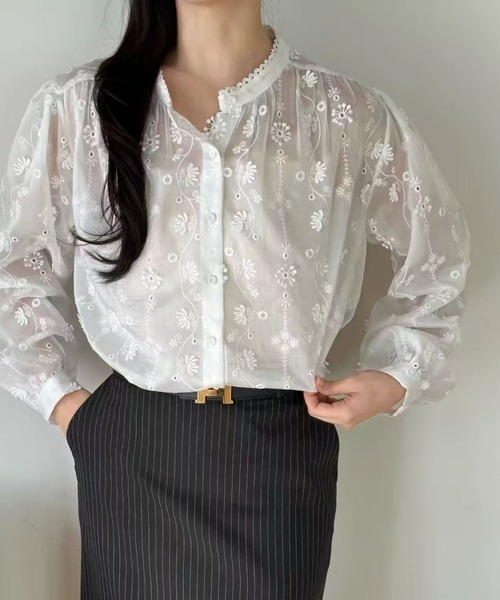 FAVORITO(ファヴォリート)の「刺繍スタンドカラーブラウス(シャツ/ブラウス・レディース・ベージュ/ホワイト・F)」の5枚目の写真