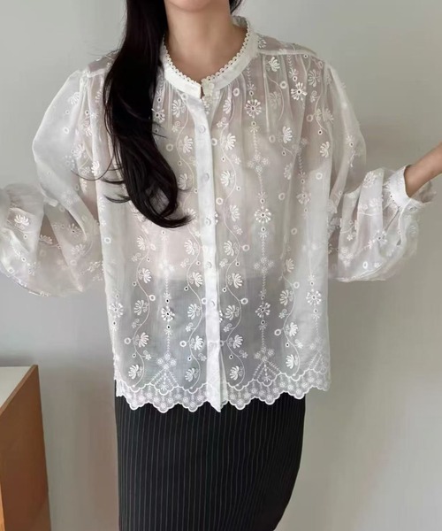 FAVORITO(ファヴォリート)の「刺繍スタンドカラーブラウス(シャツ/ブラウス・レディース・ベージュ/ホワイト・F)」の6枚目の写真