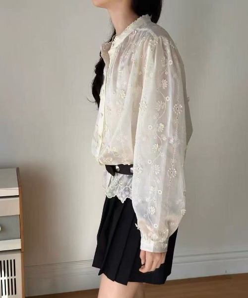 FAVORITO(ファヴォリート)の「刺繍スタンドカラーブラウス(シャツ/ブラウス・レディース・ベージュ/ホワイト・F)」の11枚目の写真