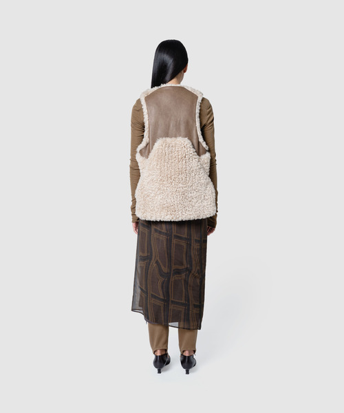 muller of yoshiokubo(ミュラーオブヨシオクボ)の「muller of yoshiokubo ミュラーオブヨシオクボ / SKIN VEST ファー×ヴィーガンレザーリバーシブルベスト / MLF26703(ベスト・レディース・ブラウン/ブラック・FREE)」の6枚目の写真