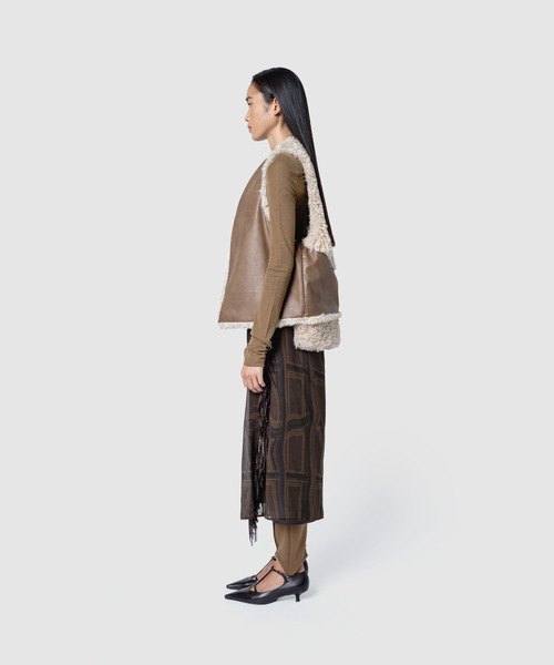 muller of yoshiokubo(ミュラーオブヨシオクボ)の「muller of yoshiokubo ミュラーオブヨシオクボ / SKIN VEST ファー×ヴィーガンレザーリバーシブルベスト / MLF26703(ベスト・レディース・ブラウン/ブラック・FREE)」の9枚目の写真