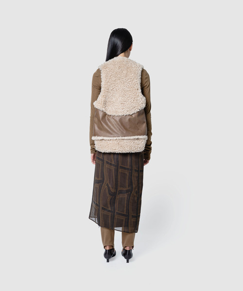 muller of yoshiokubo(ミュラーオブヨシオクボ)の「muller of yoshiokubo ミュラーオブヨシオクボ / SKIN VEST ファー×ヴィーガンレザーリバーシブルベスト / MLF26703(ベスト・レディース・ブラウン/ブラック・FREE)」の10枚目の写真