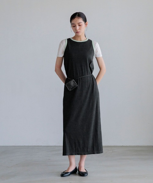 LOWRYS FARM(ローリーズファーム)の「パイピングノースリワンピース 1067535(ワンピース・レディース・グレー/ベージュ/ブラック/アイボリー・FREE)」の2枚目の写真