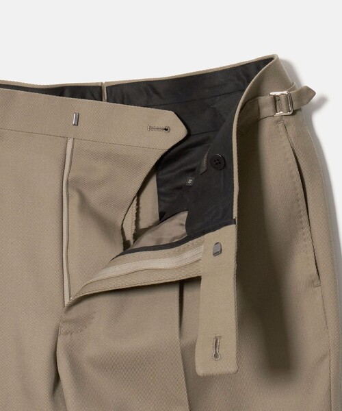 UNITED ARROWS(ユナイテッドアローズ)の「カバートクロス ツイル サイドアジャスター 1プリーツ テーパード スラックス(スラックス・メンズ・モカ/グレー系・44/46/50/48)」の17枚目の写真