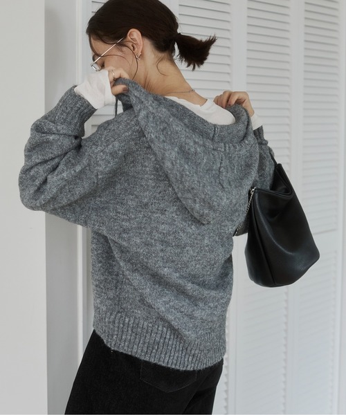 ANGIE(アンジー)の「モヘアタッチ フード付き スキッパーニット / 長袖 / 秋服 / 冬服(ニット/セーター・レディース・レッド/チャコール/ブラウン・FREE)」の11枚目の写真