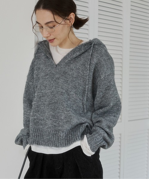 ANGIE(アンジー)の「モヘアタッチ フード付き スキッパーニット / 長袖 / 秋服 / 冬服(ニット/セーター・レディース・レッド/チャコール/ブラウン・FREE)」の15枚目の写真