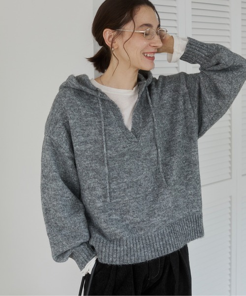 ANGIE(アンジー)の「モヘアタッチ フード付き スキッパーニット / 長袖 / 秋服 / 冬服(ニット/セーター・レディース・レッド/チャコール/ブラウン・FREE)」の16枚目の写真
