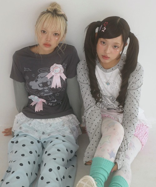 SPINNS(スピンズ)の「レイヤード風長袖カットソー/ボーダー/アスキーアート/ドリームコア(Tシャツ/カットソー・レディース・オフホワイト/チャコール・ONESIZE)」の7枚目の写真