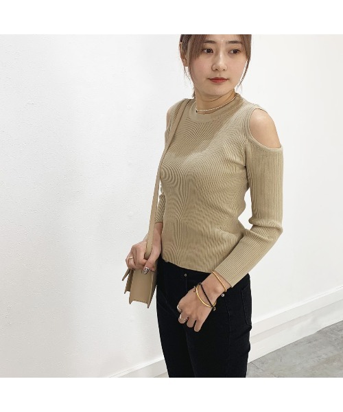 tokohana(トコハナ)の「カットソー ニット 長袖 レディース tシャツ 肩見せ(Tシャツ/カットソー・レディース・ブラック/ホワイト/ベージュ・FREE)」の3枚目の写真