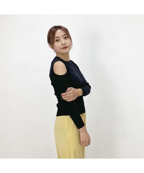 tokohana(トコハナ)の「カットソー ニット 長袖 レディース tシャツ 肩見せ(Tシャツ/カットソー・レディース・ブラック/ホワイト/ベージュ・FREE)」の18枚目の写真