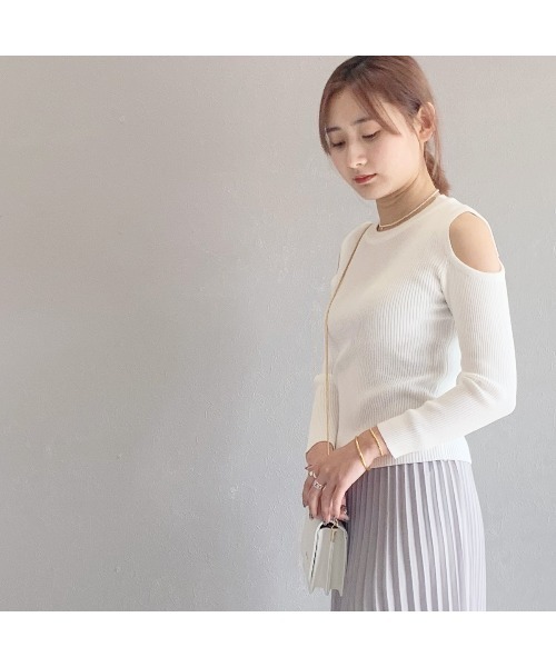 tokohana(トコハナ)の「カットソー ニット 長袖 レディース tシャツ 肩見せ(Tシャツ/カットソー・レディース・ブラック/ホワイト/ベージュ・FREE)」の8枚目の写真