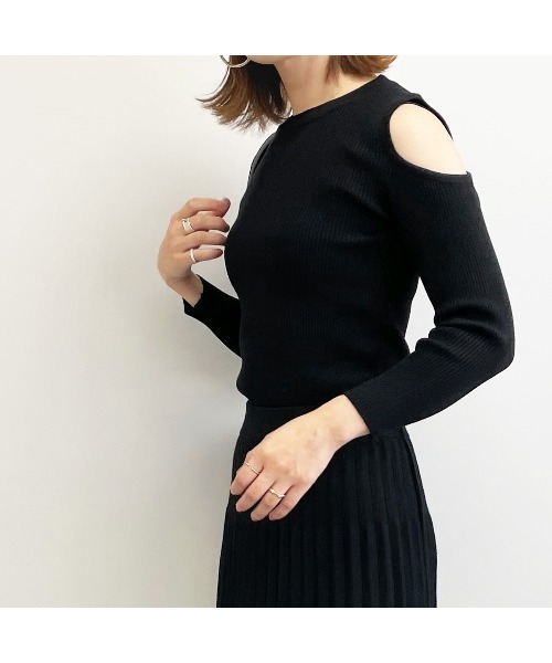 tokohana(トコハナ)の「カットソー ニット 長袖 レディース tシャツ 肩見せ(Tシャツ/カットソー・レディース・ブラック/ホワイト/ベージュ・FREE)」の22枚目の写真