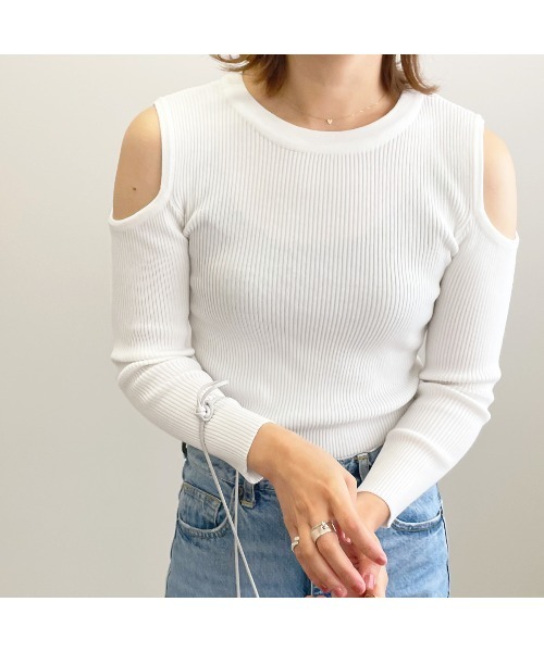 tokohana(トコハナ)の「カットソー ニット 長袖 レディース tシャツ 肩見せ(Tシャツ/カットソー・レディース・ブラック/ホワイト/ベージュ・FREE)」の7枚目の写真