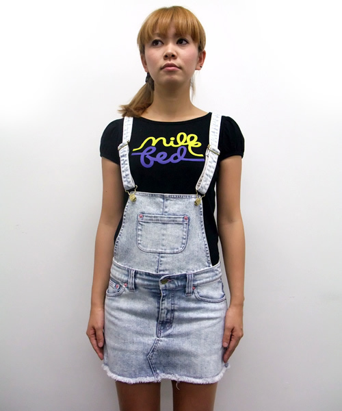 MILKFED.(ミルクフェド)の「BRIGHT JEAN SALOPETTE SKIRT(スカート・レディース・ブルー・X-SMALL/SMALL)」の2枚目の写真