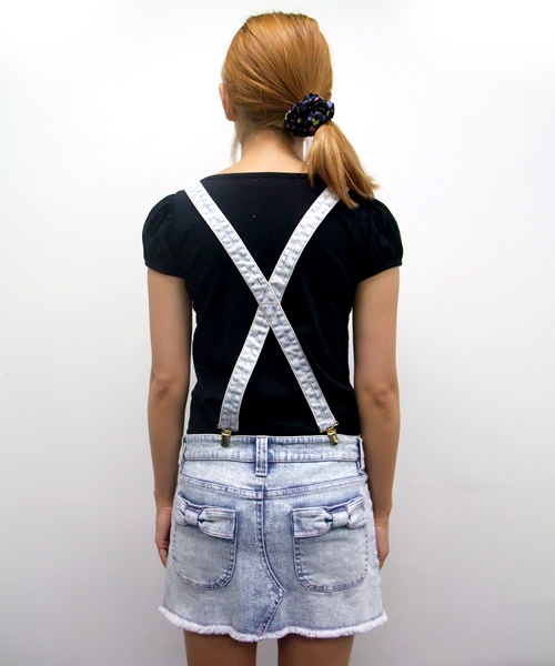 MILKFED.(ミルクフェド)の「BRIGHT JEAN SALOPETTE SKIRT(スカート・レディース・ブルー・X-SMALL/SMALL)」の4枚目の写真