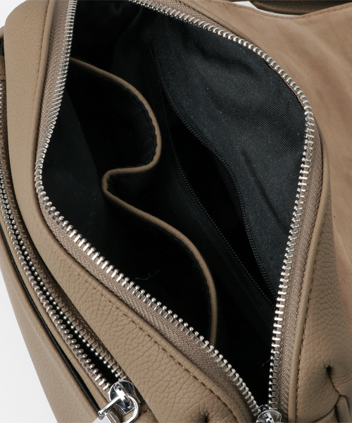 PLAIN CLOTHING（プレーンクロージング）の「フロントベルトハンドバッグ/ショルダーバッグ【PLAIN CLOTHING】（ショルダーバッグ・レディース・ベージュ/レッド/ブラック/グレー・FREE）」の10枚目の写真