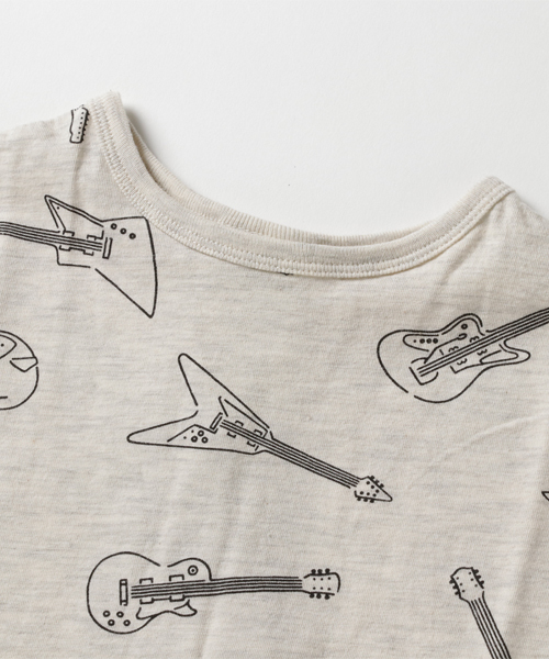 GROOVY COLORS（グルービーカラーズ）の「ギタープリント総柄Tシャツ（Tシャツ/カットソー・キッズ・チャコールグレー/アイボリー・110/130/100/120/90/140）」の6枚目の写真