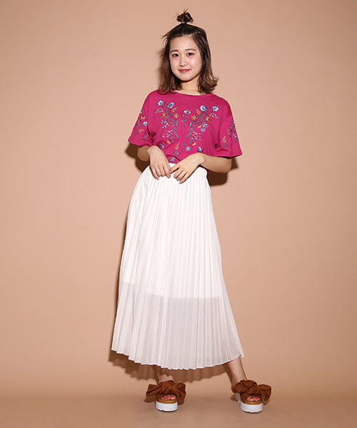 one after another NICE CLAUP(ワンアフターアナザーナイスクラップ)の「総刺繍Tシャツ(Tシャツ/カットソー・レディース・ピンク/オフホワイト/ブラック・FREE)」の6枚目の写真